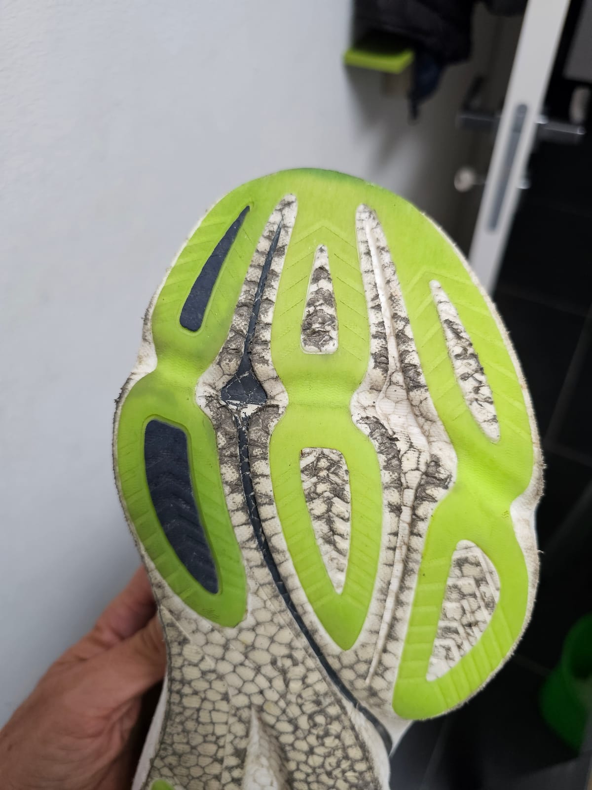 Avampiede della Saucony Endorphin Azura sinistra dopo 170 km