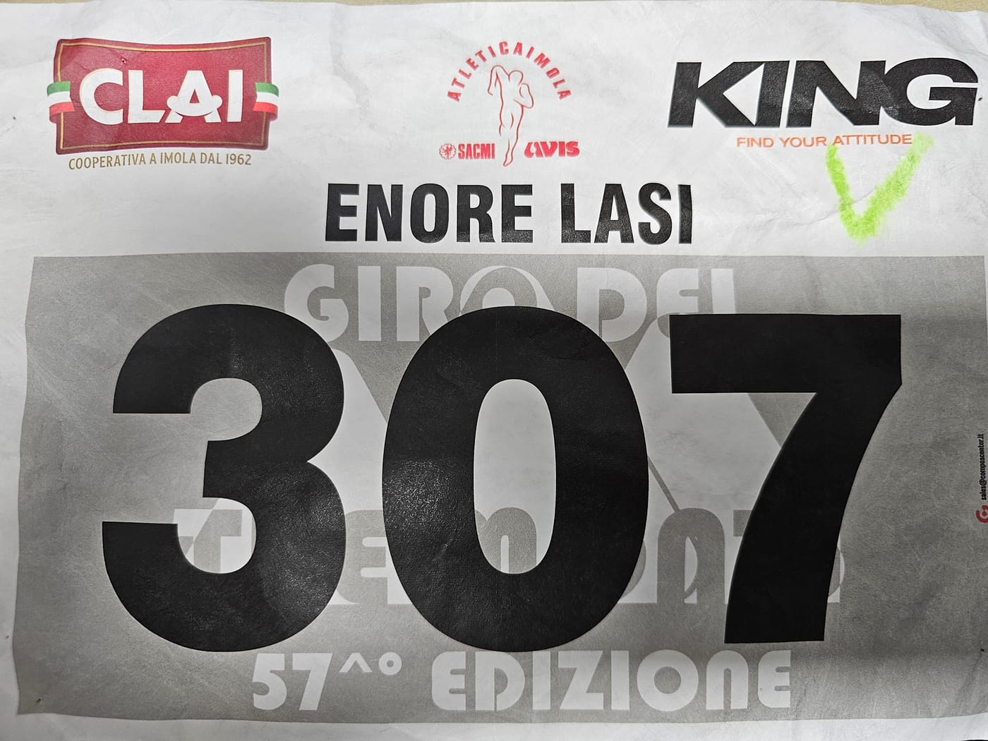 Il pettorale 307 del 57° Giro dei Tre Monti